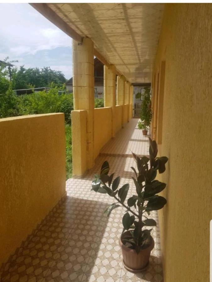 " Umar " Guest House Tong Exterior foto