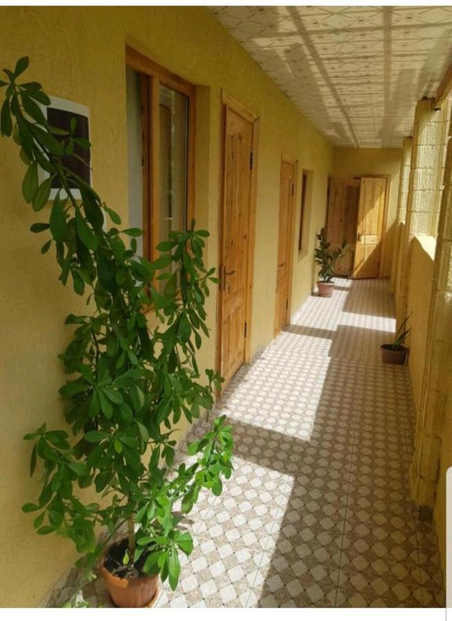 " Umar " Guest House Tong Exterior foto