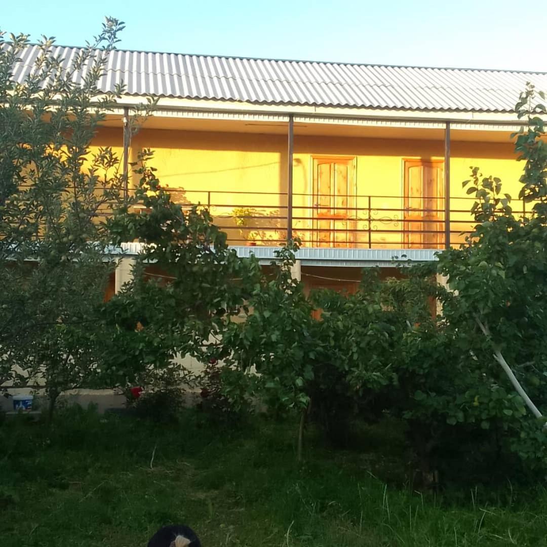 " Umar " Guest House Tong Exterior foto