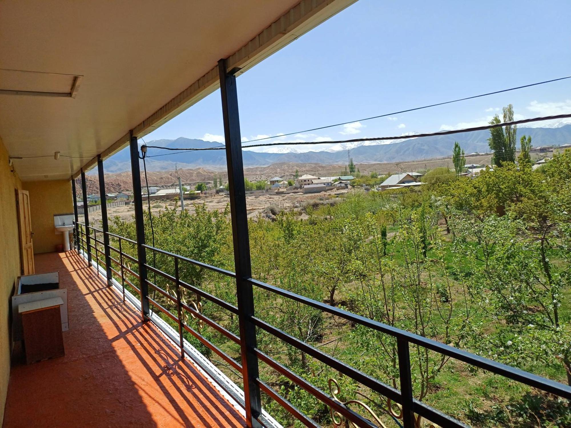 " Umar " Guest House Tong Exterior foto